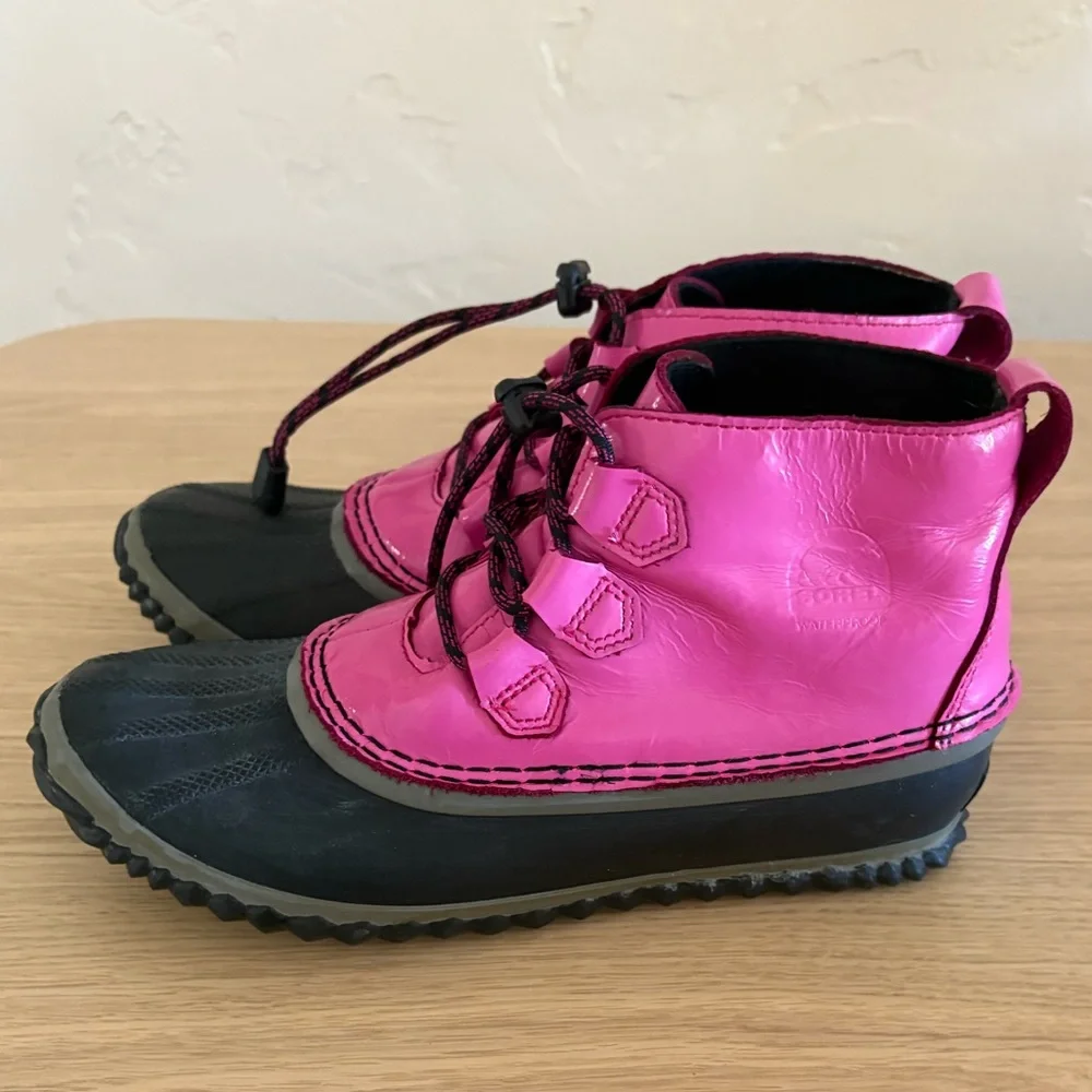 Sorel Out-N-About Hot Pink Black Duck Boots Size 5